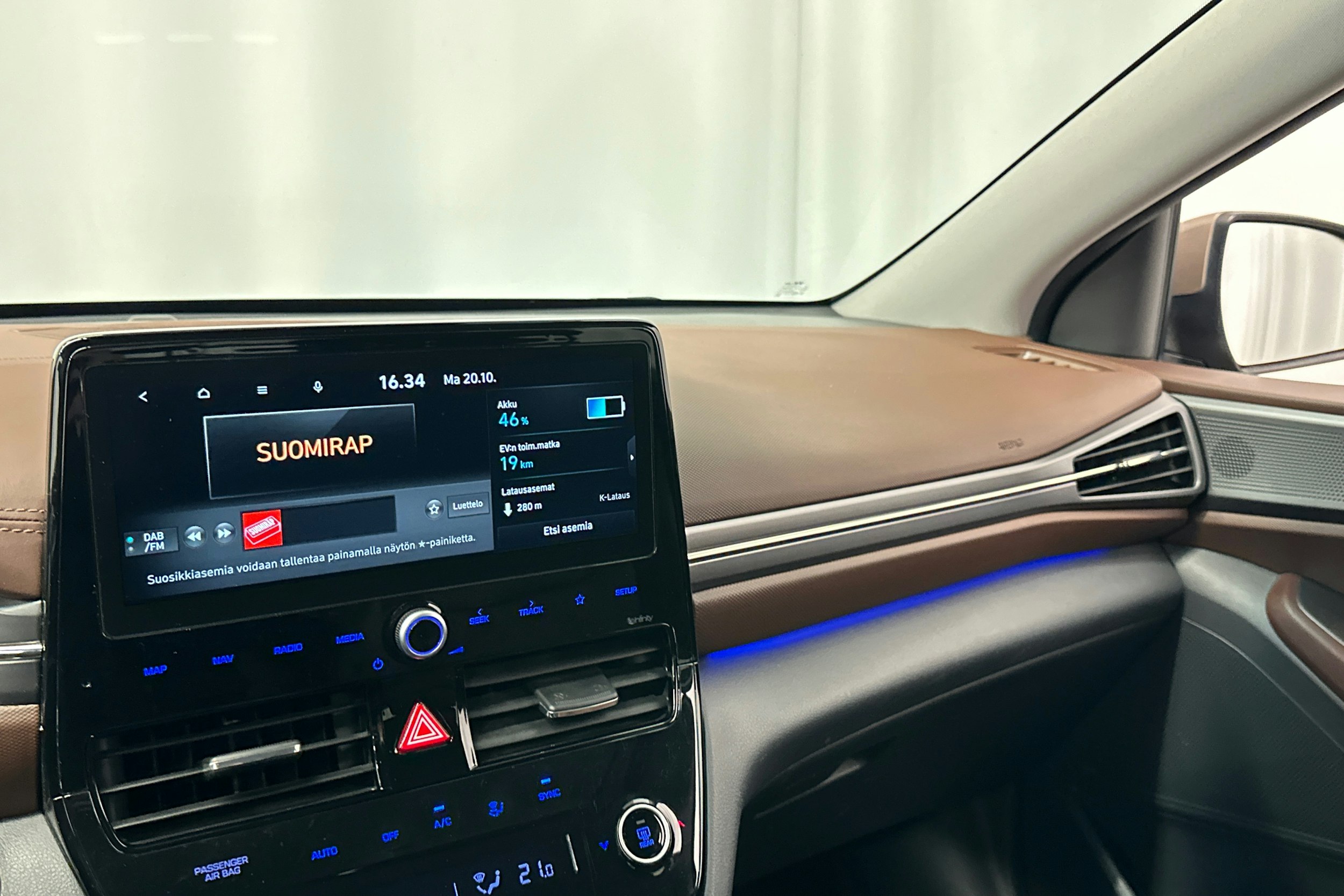 ruskea (beige) Hyundai IONIQ plug-in 2020 kuva 28.