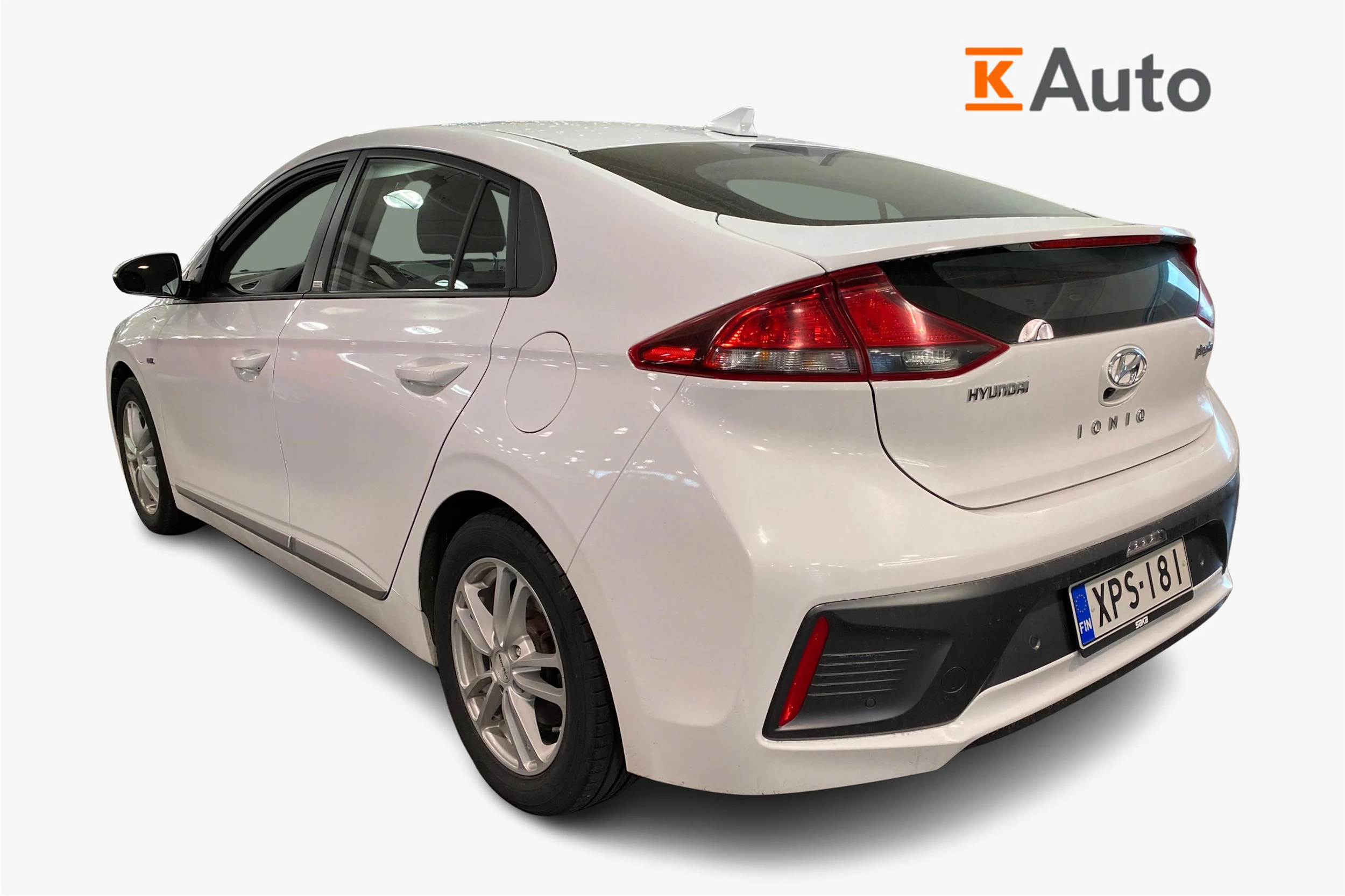 Valkoinen Hyundai IONIQ plug-in 2020 kuva 2.