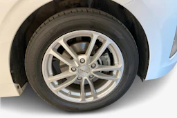 Valkoinen Hyundai IONIQ plug-in 2020 kuva 9.