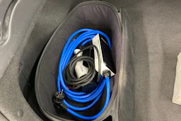 Valkoinen Hyundai IONIQ plug-in 2020 kuva 12.