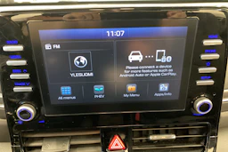 Valkoinen Hyundai IONIQ plug-in 2020 kuva 17.
