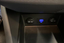 Valkoinen Hyundai IONIQ plug-in 2020 kuva 19.