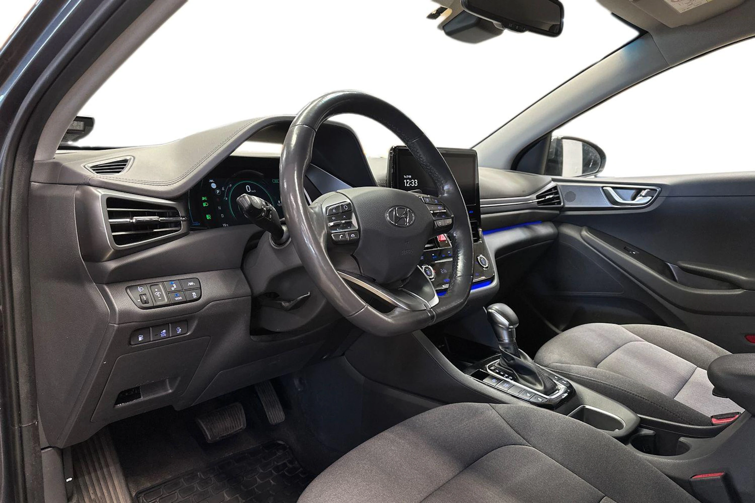 harmaa Hyundai IONIQ plug-in 2021 kuva 6.