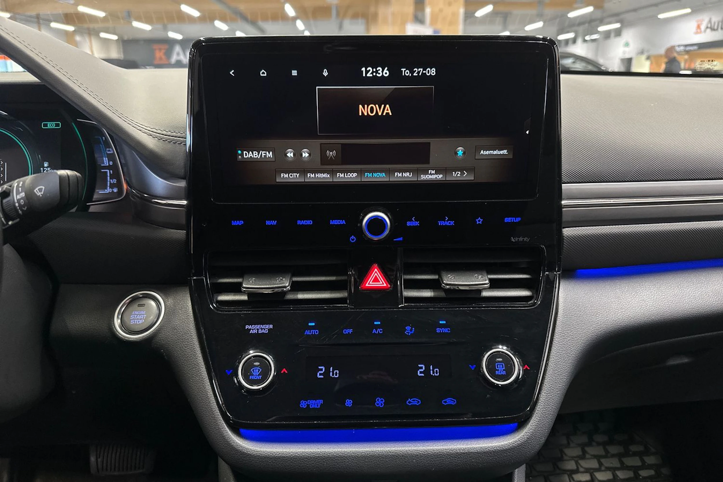 harmaa Hyundai IONIQ plug-in 2021 kuva 17.