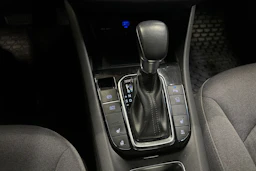 harmaa Hyundai IONIQ plug-in 2021 kuva 18.