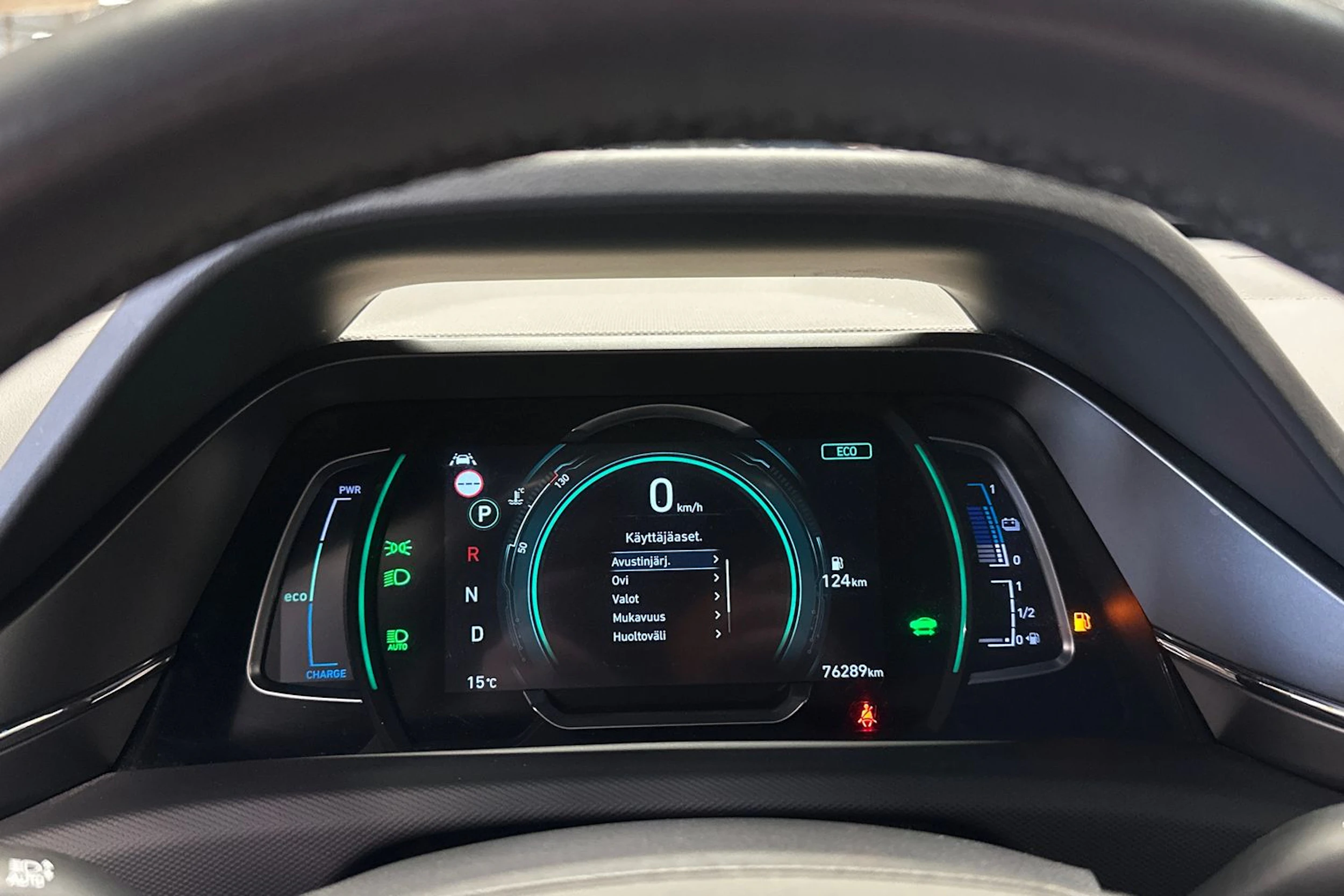harmaa Hyundai IONIQ plug-in 2021 kuva 19.