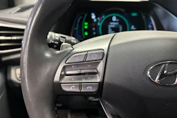harmaa Hyundai IONIQ plug-in 2021 kuva 20.