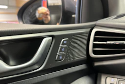 harmaa Hyundai IONIQ plug-in 2021 kuva 23.
