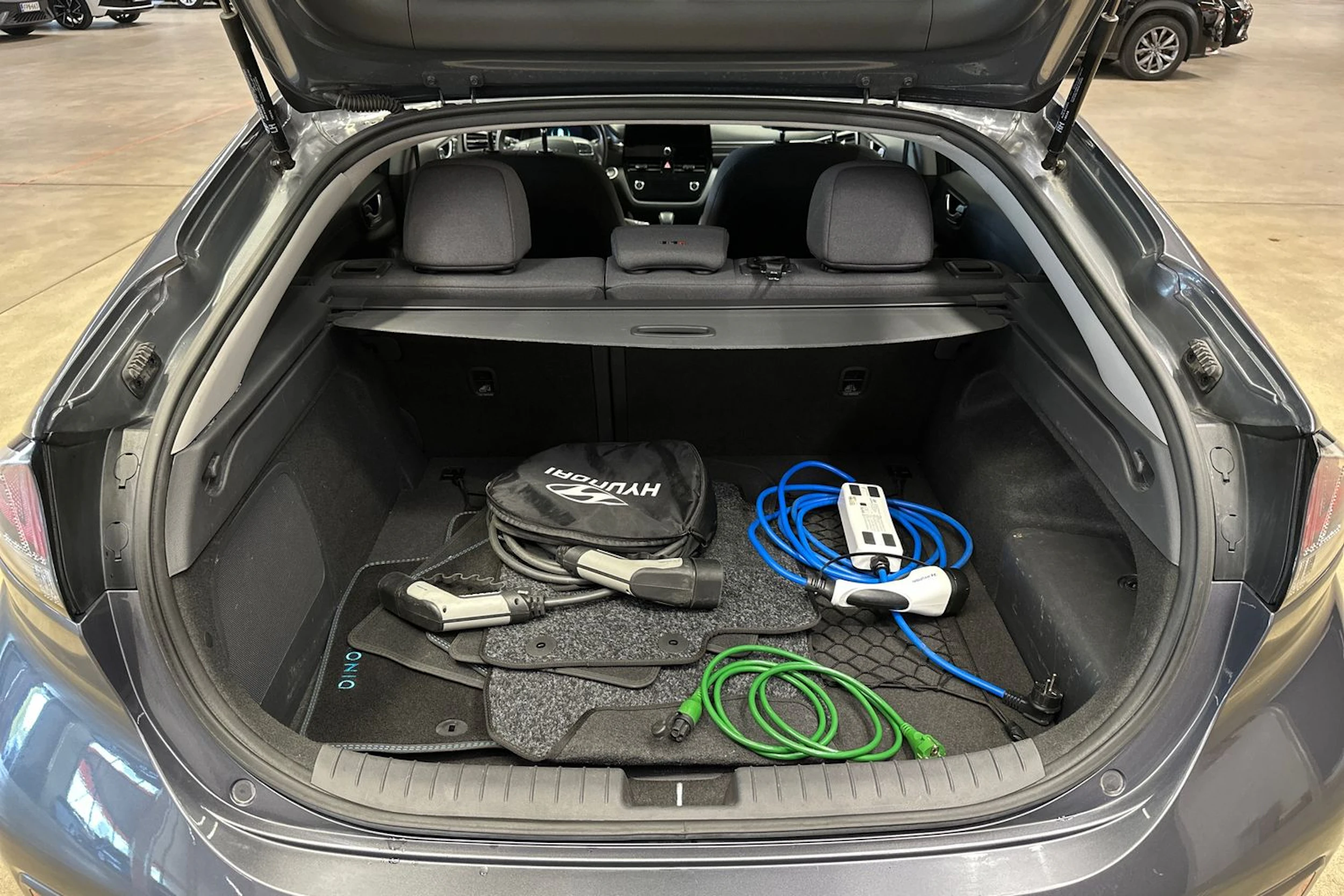 harmaa Hyundai IONIQ plug-in 2021 kuva 25.
