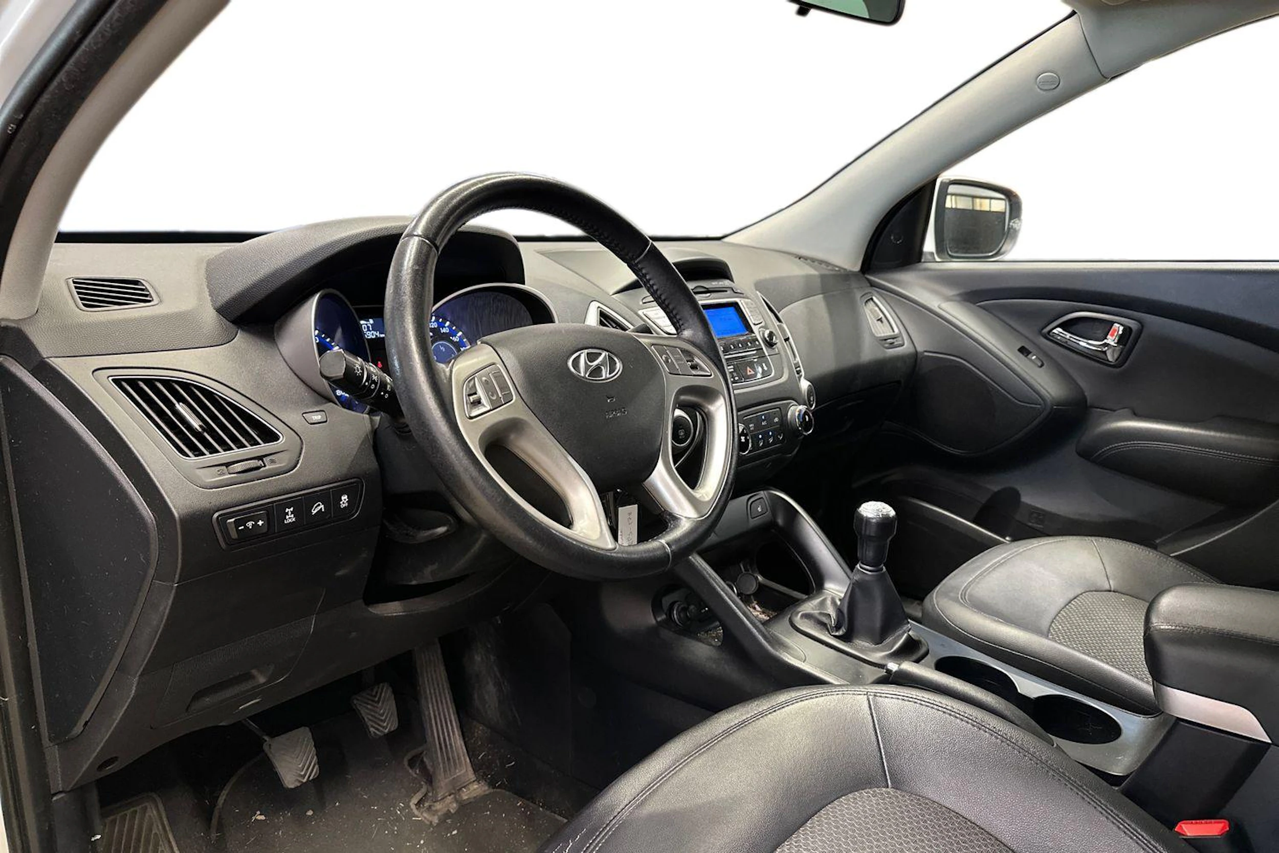 Valkoinen Hyundai ix35 2012 kuva 3.
