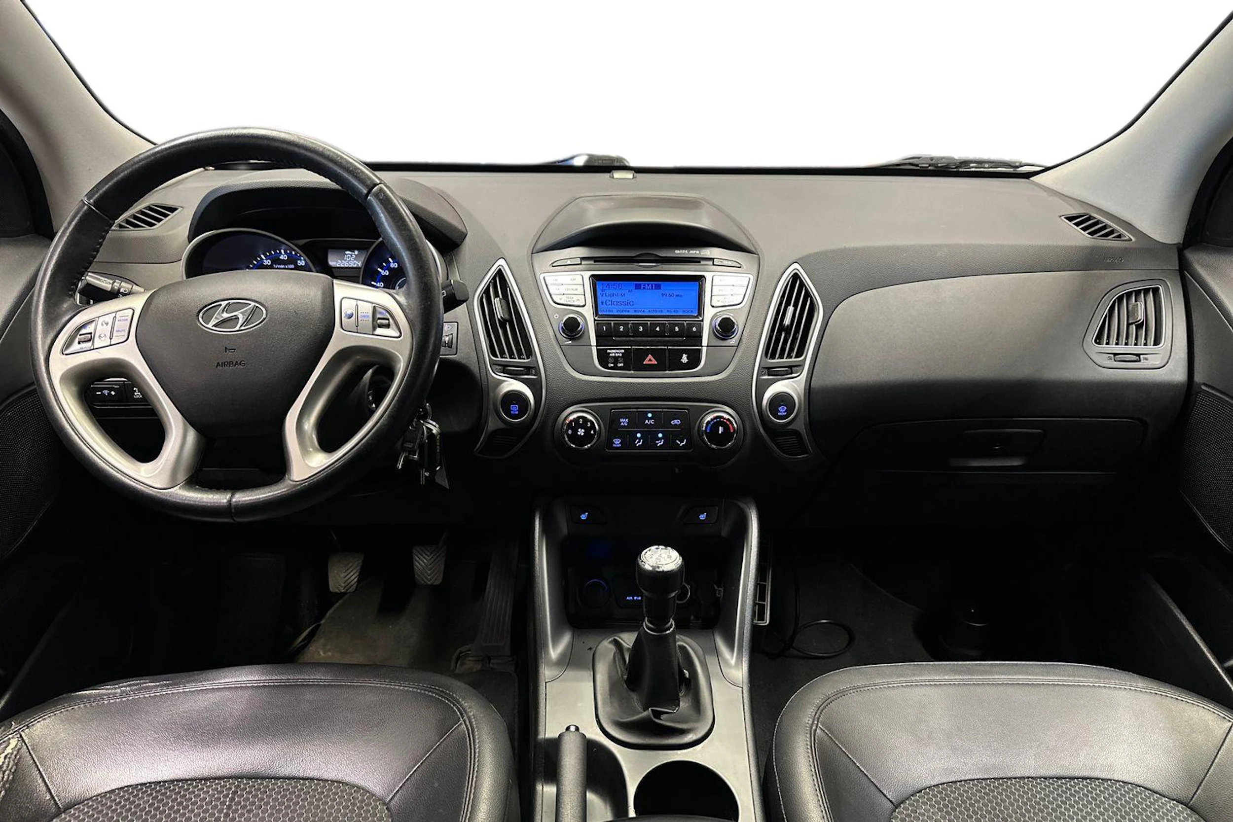Valkoinen Hyundai ix35 2013 kuva 9.