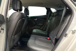 Valkoinen Hyundai ix35 2013 kuva 11.