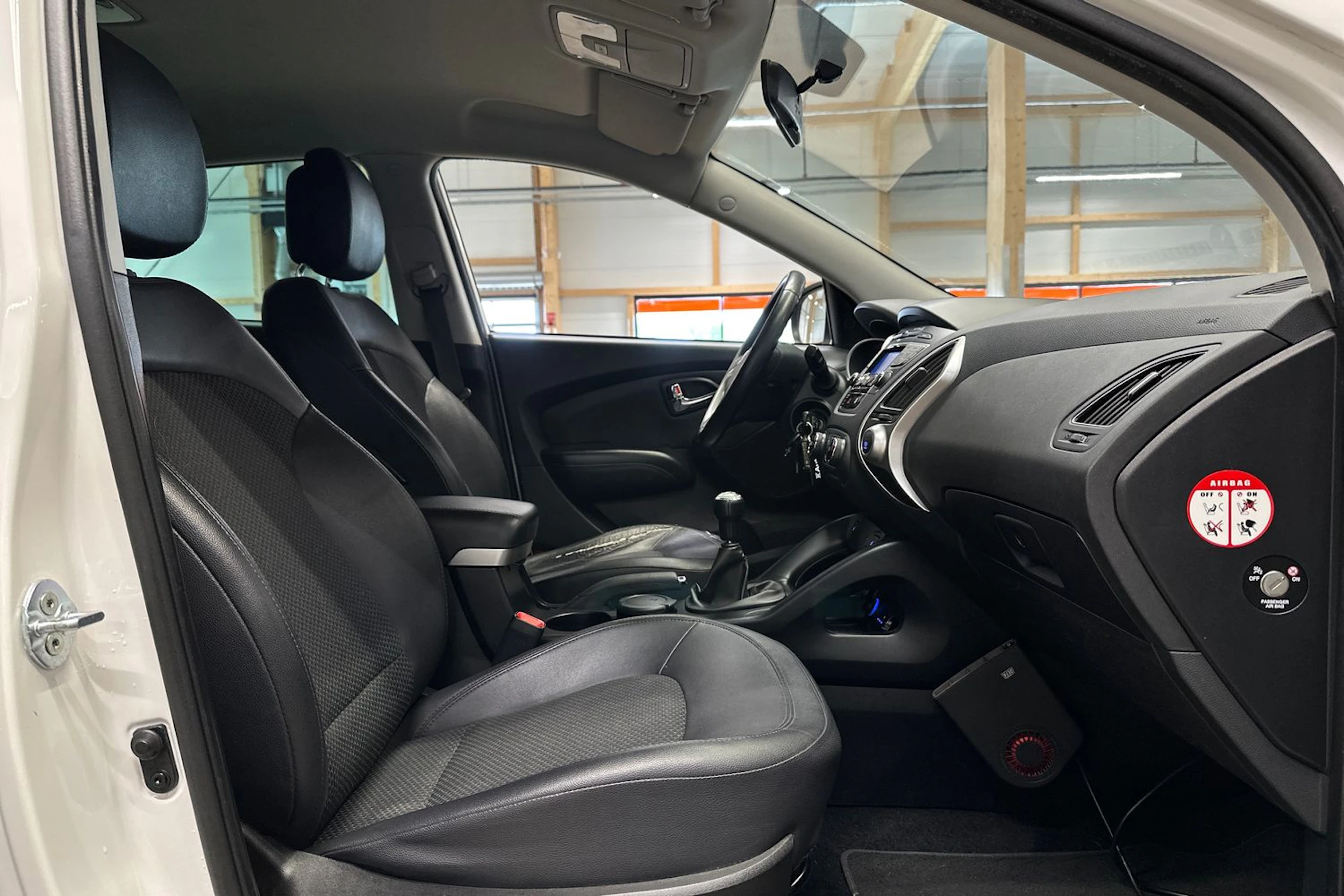 Valkoinen Hyundai ix35 2013 kuva 15.