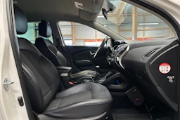Valkoinen Hyundai ix35 2013 kuva 15.