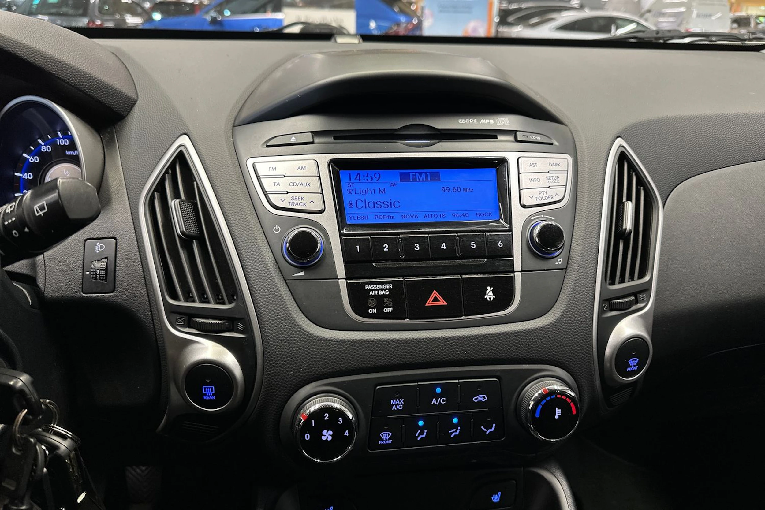 Valkoinen Hyundai ix35 2013 kuva 17.