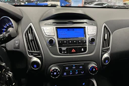 Valkoinen Hyundai ix35 2013 kuva 17.