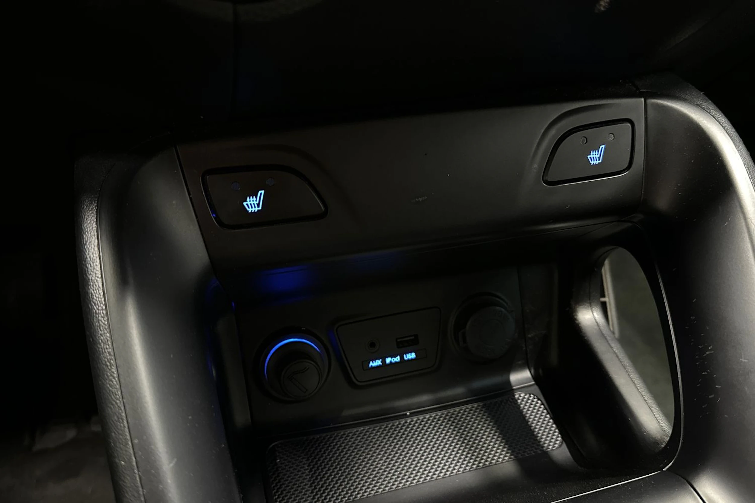 Valkoinen Hyundai ix35 2013 kuva 18.