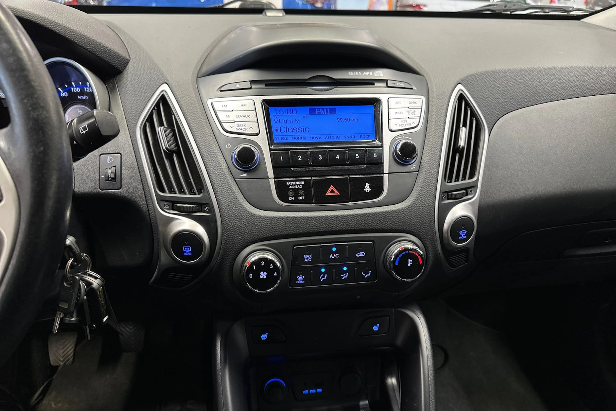 Valkoinen Hyundai ix35 2013 kuva 19.