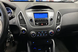 Valkoinen Hyundai ix35 2013 kuva 19.