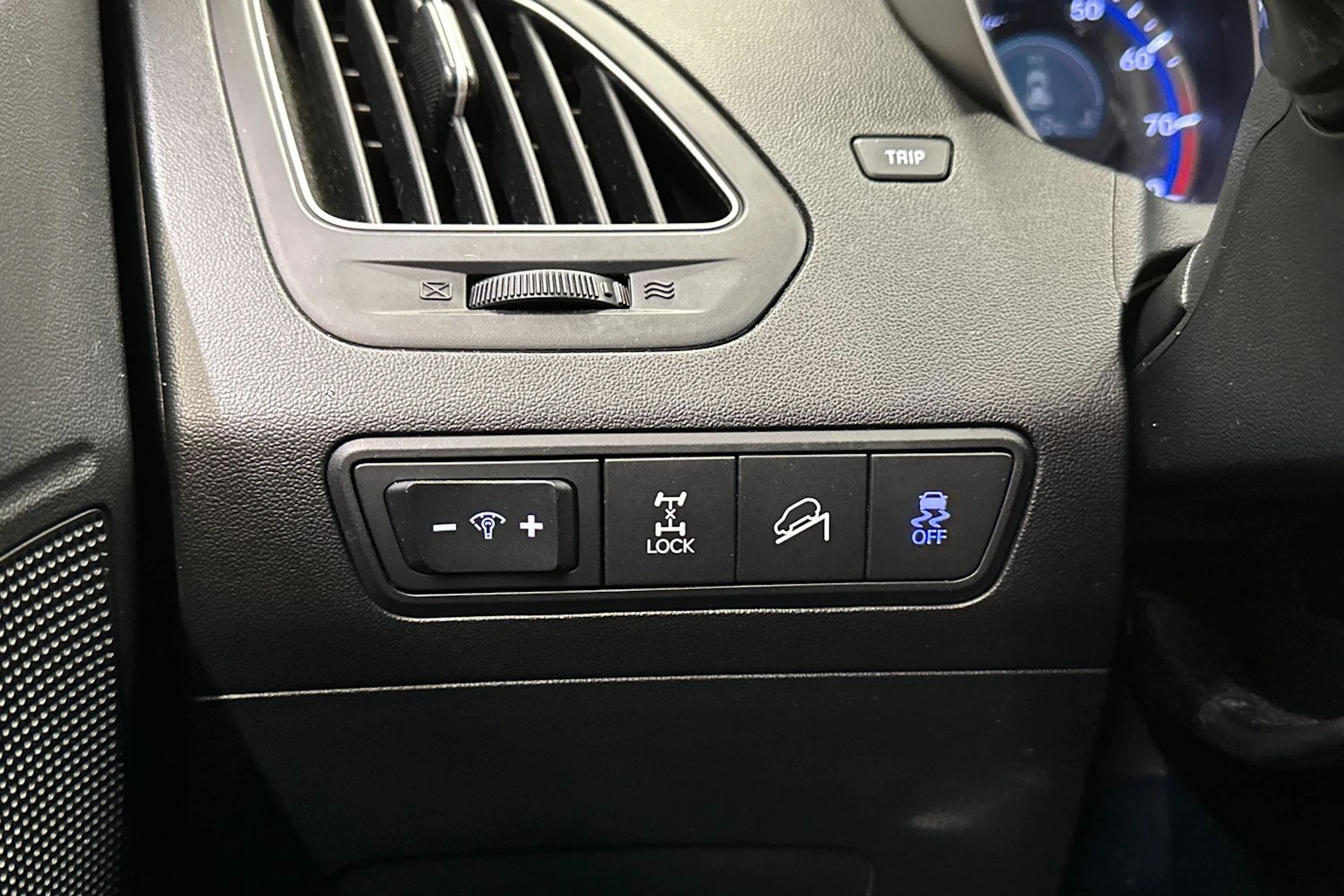 Valkoinen Hyundai ix35 2013 kuva 23.