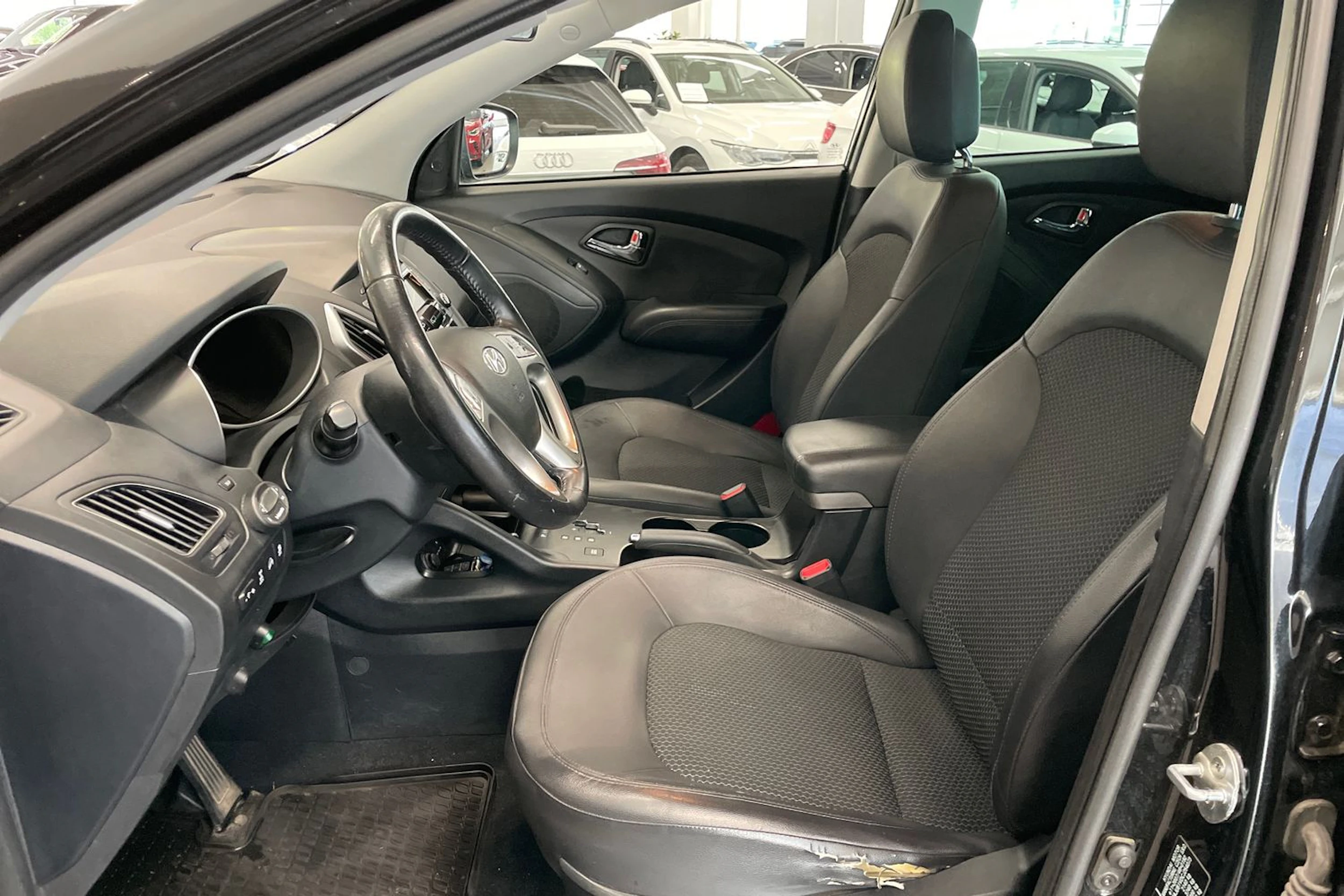 Musta Hyundai ix35 2012 kuva 18.