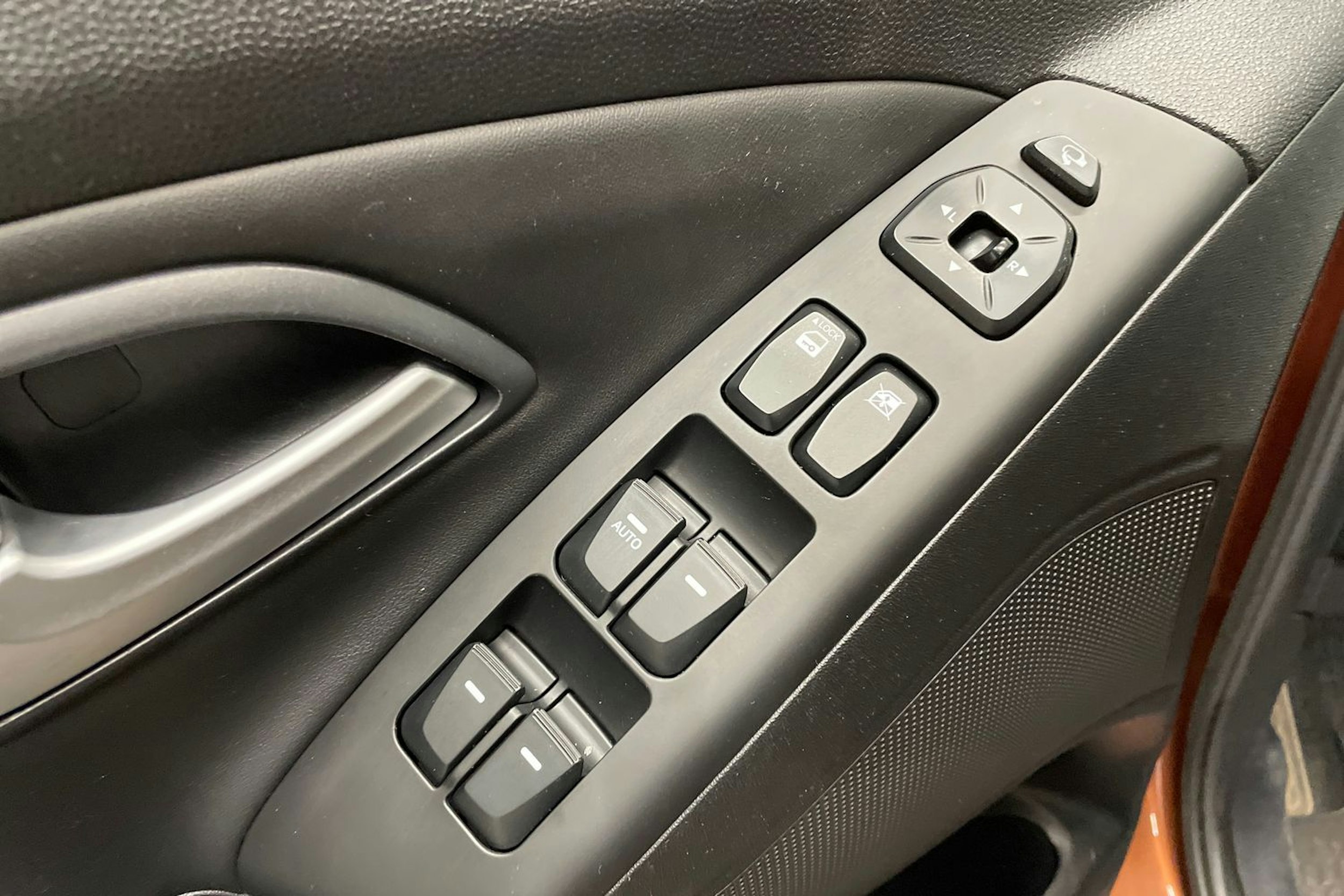 ruskea (beige) Hyundai ix35 2014 kuva 19.