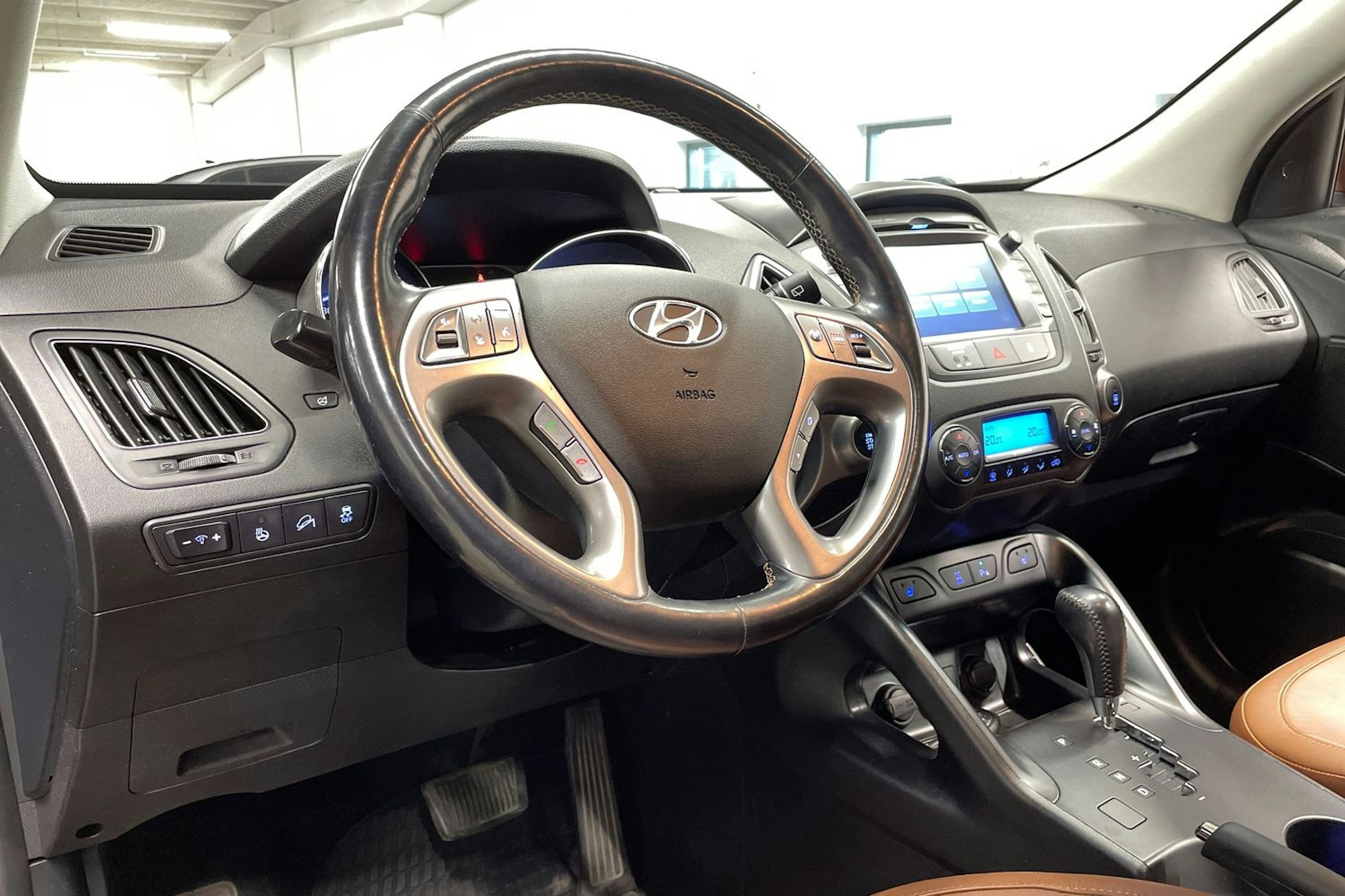 ruskea (beige) Hyundai ix35 2014 kuva 23.