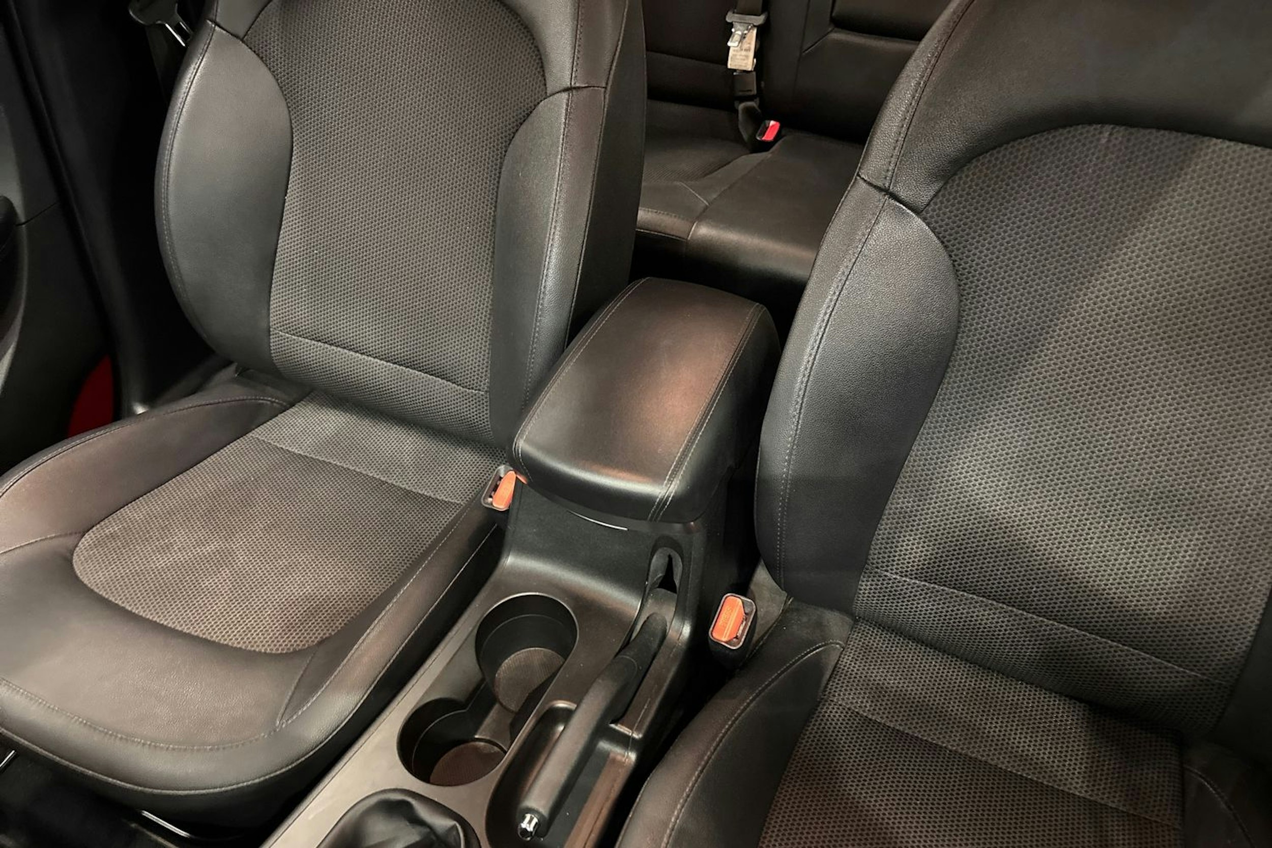 ruskea (beige) Hyundai ix35 2015 kuva 20.