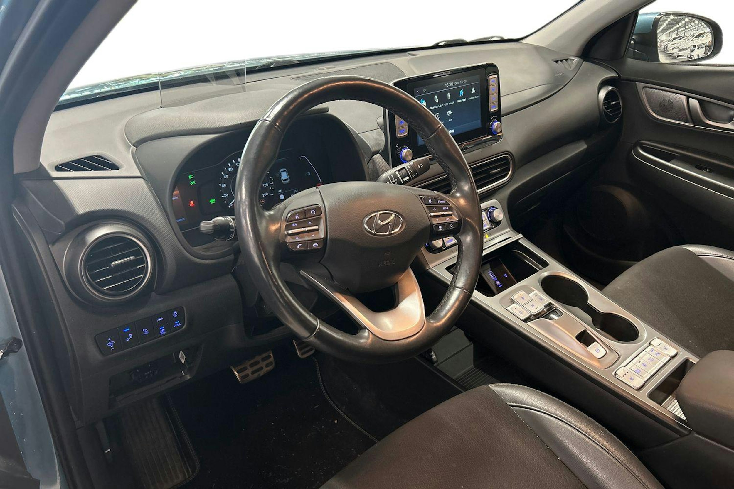 sininen Hyundai KONA 2019 kuva 3.
