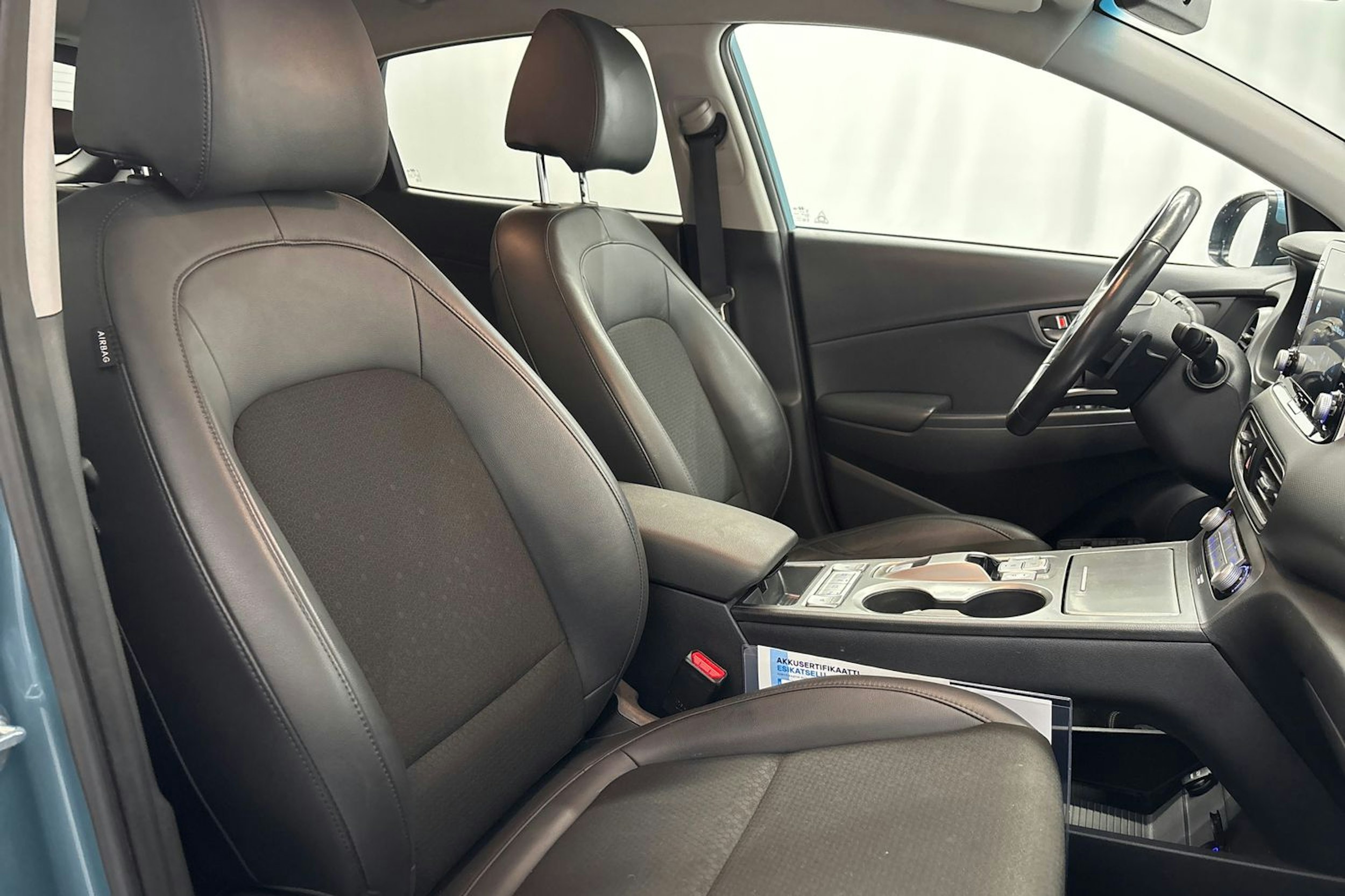 sininen Hyundai KONA 2019 kuva 14.