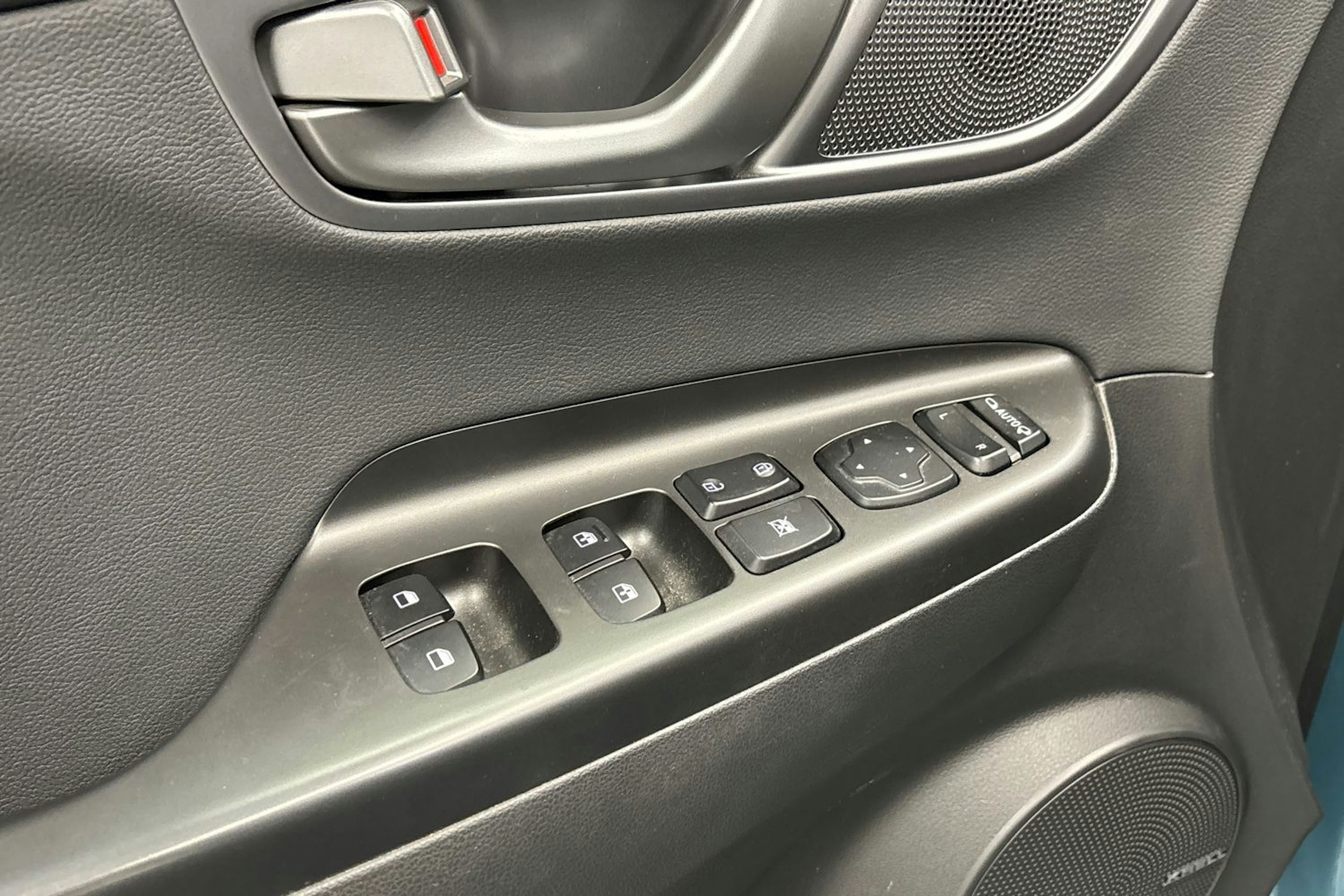 sininen Hyundai KONA 2019 kuva 16.