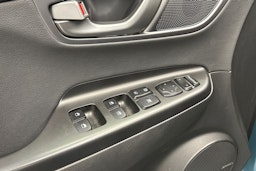 sininen Hyundai KONA 2019 kuva 16.