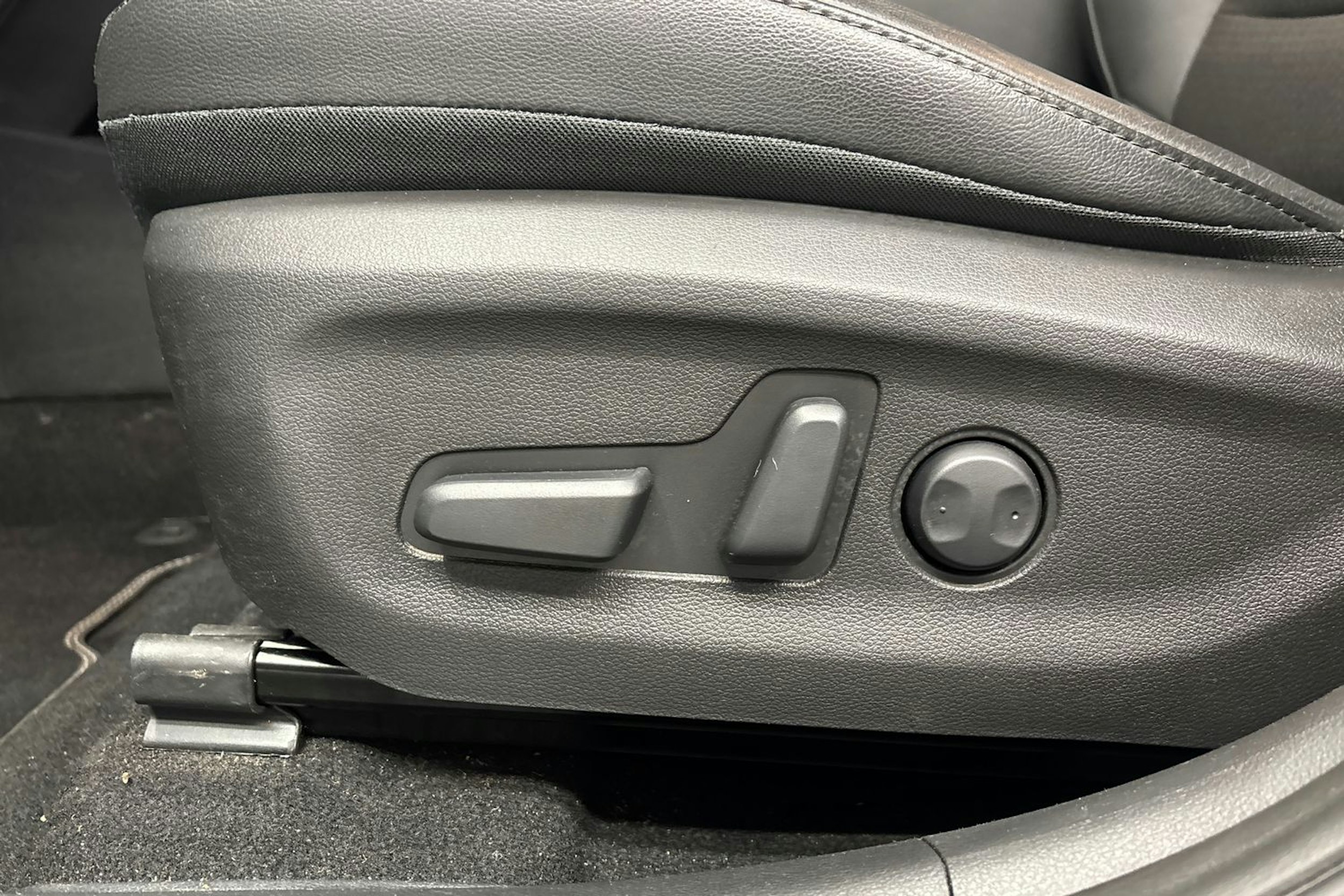 sininen Hyundai KONA 2019 kuva 18.