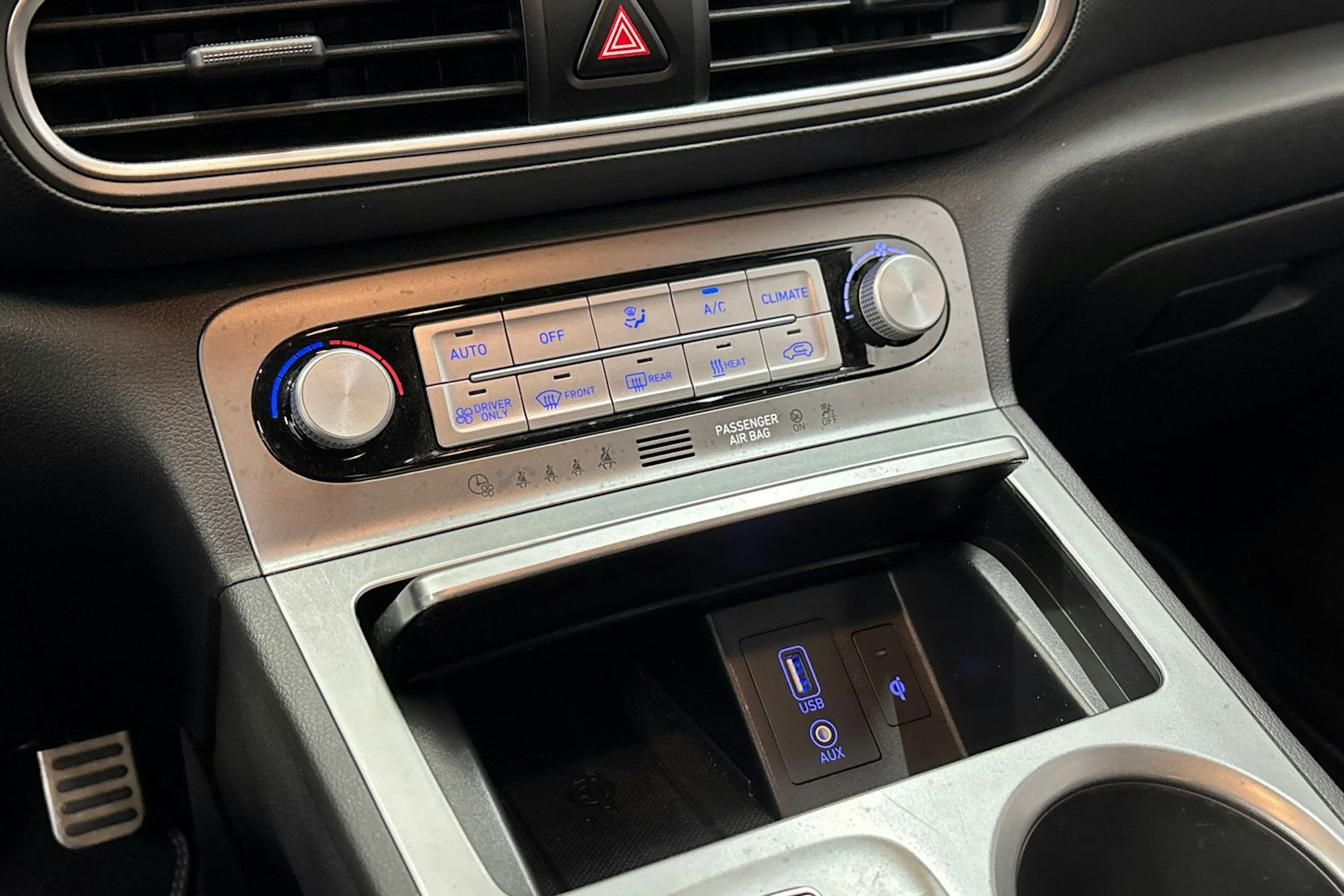 sininen Hyundai KONA 2019 kuva 24.