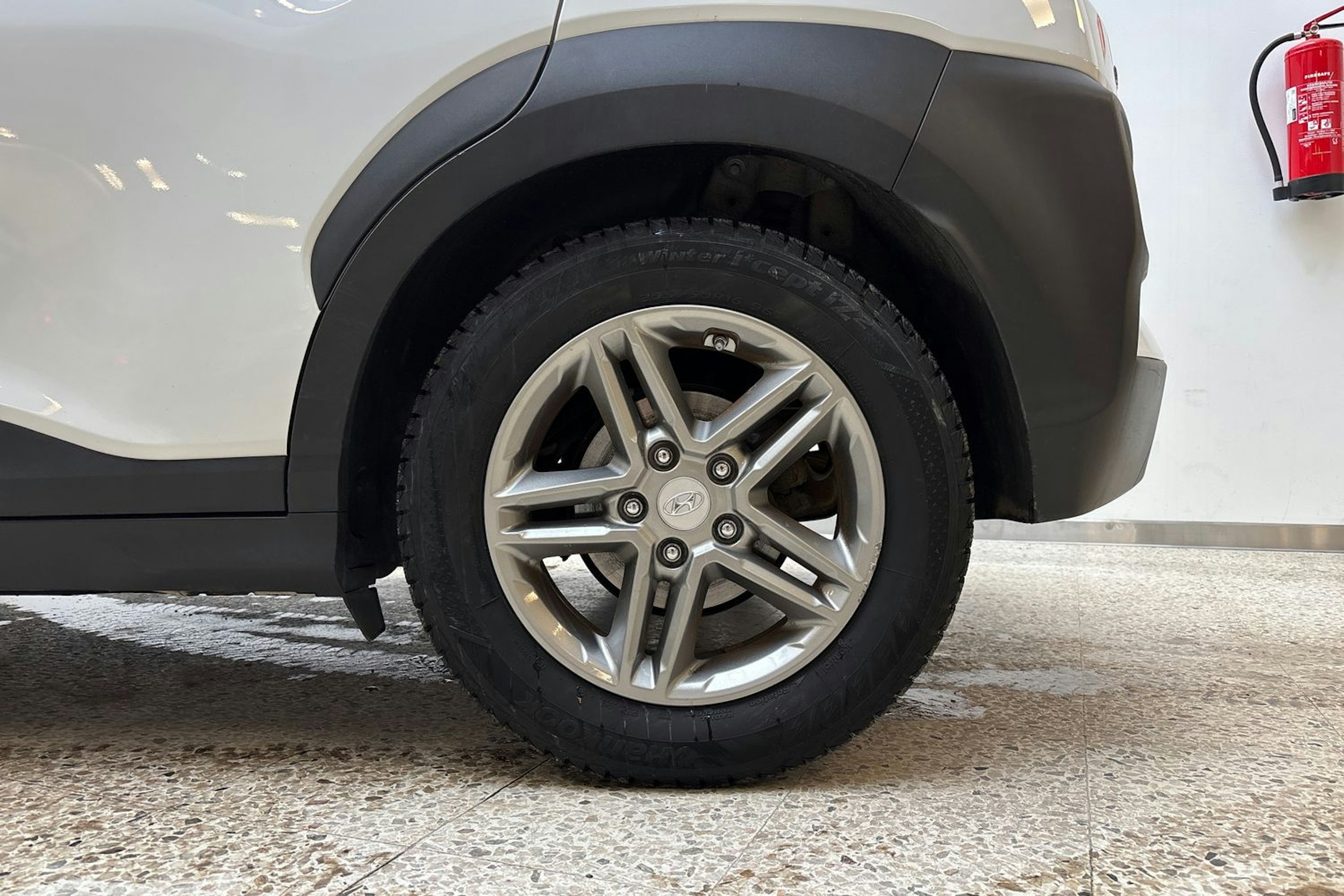 valkoinen Hyundai KONA 2019 kuva 10.