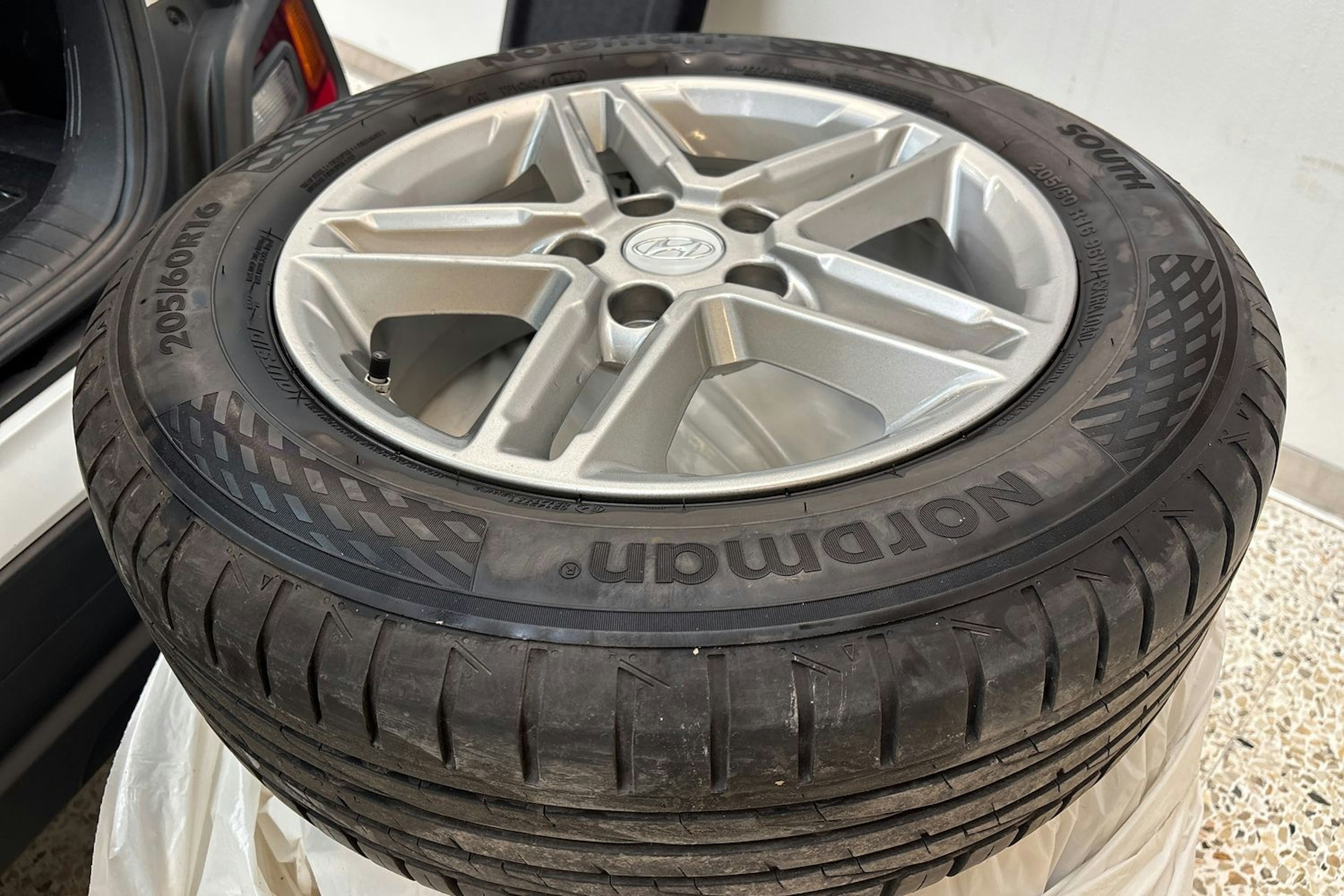 valkoinen Hyundai KONA 2019 kuva 11.