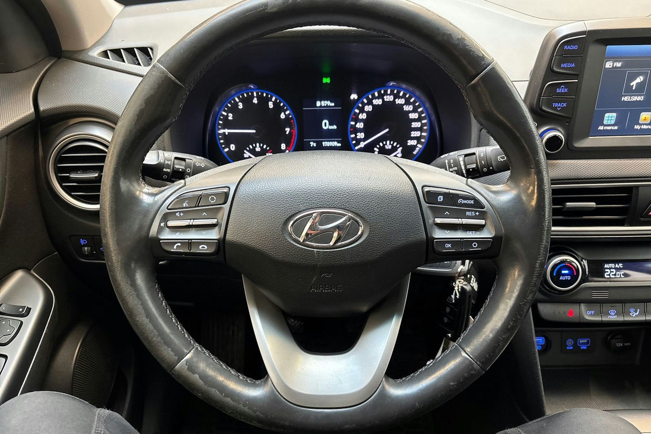 valkoinen Hyundai KONA 2019 kuva 13.