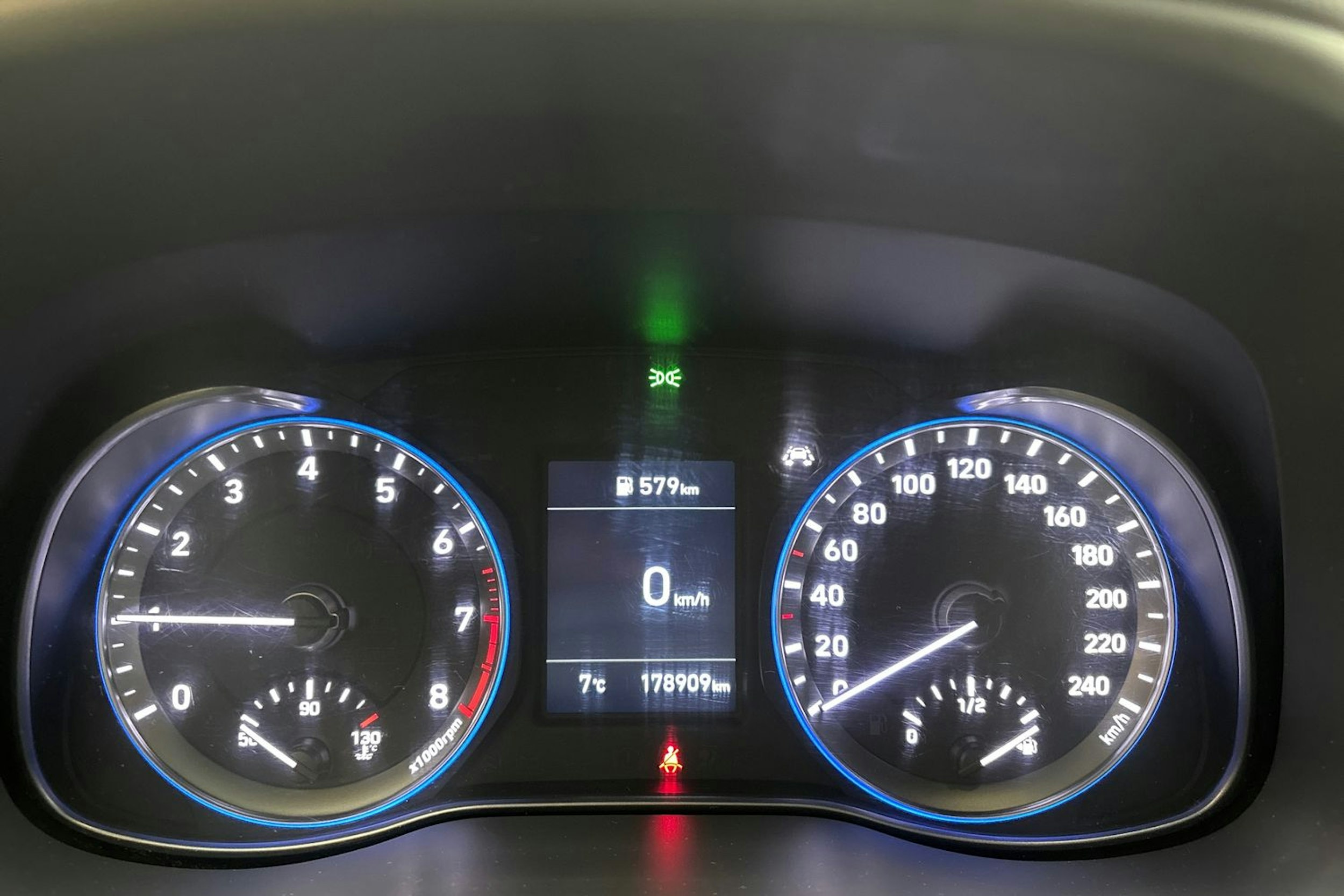 valkoinen Hyundai KONA 2019 kuva 14.