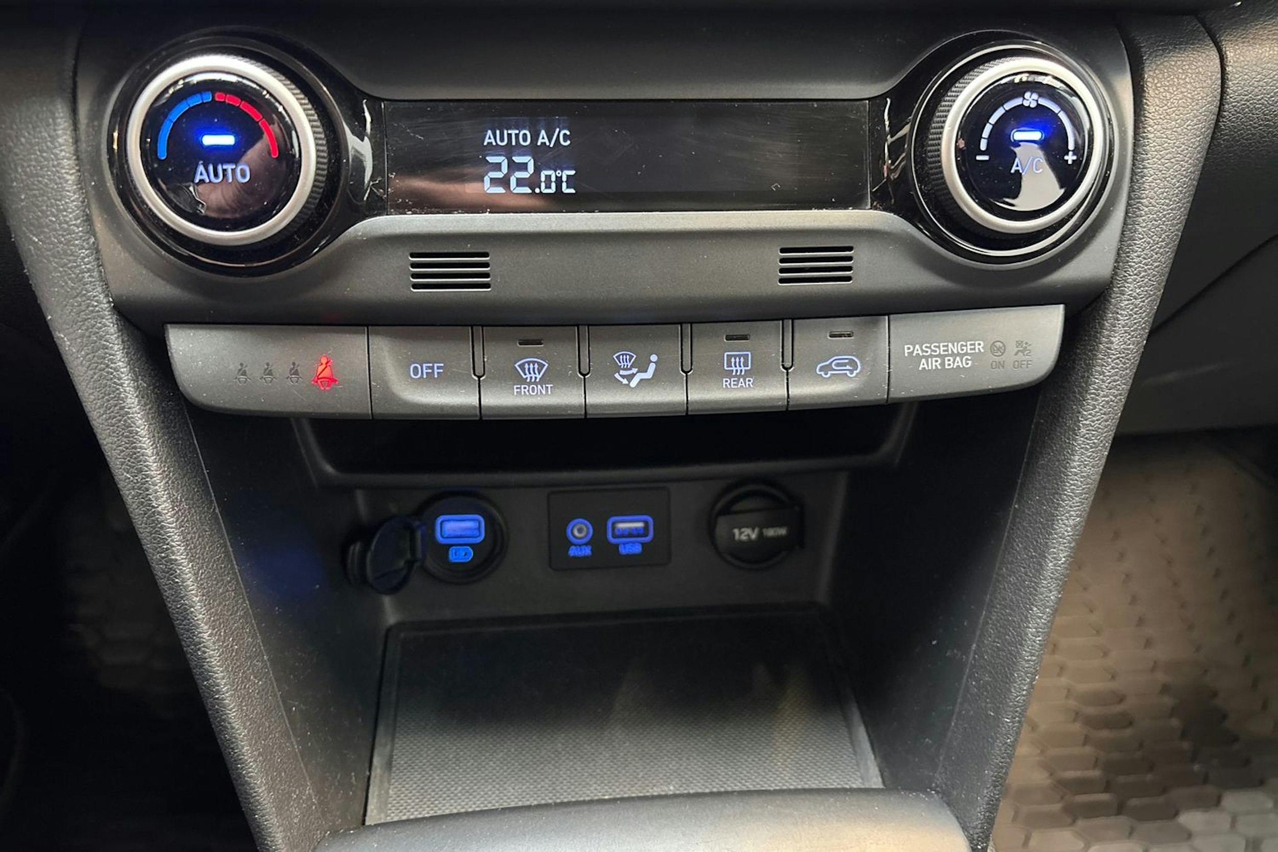 valkoinen Hyundai KONA 2019 kuva 17.