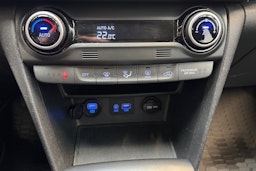 valkoinen Hyundai KONA 2019 kuva 17.