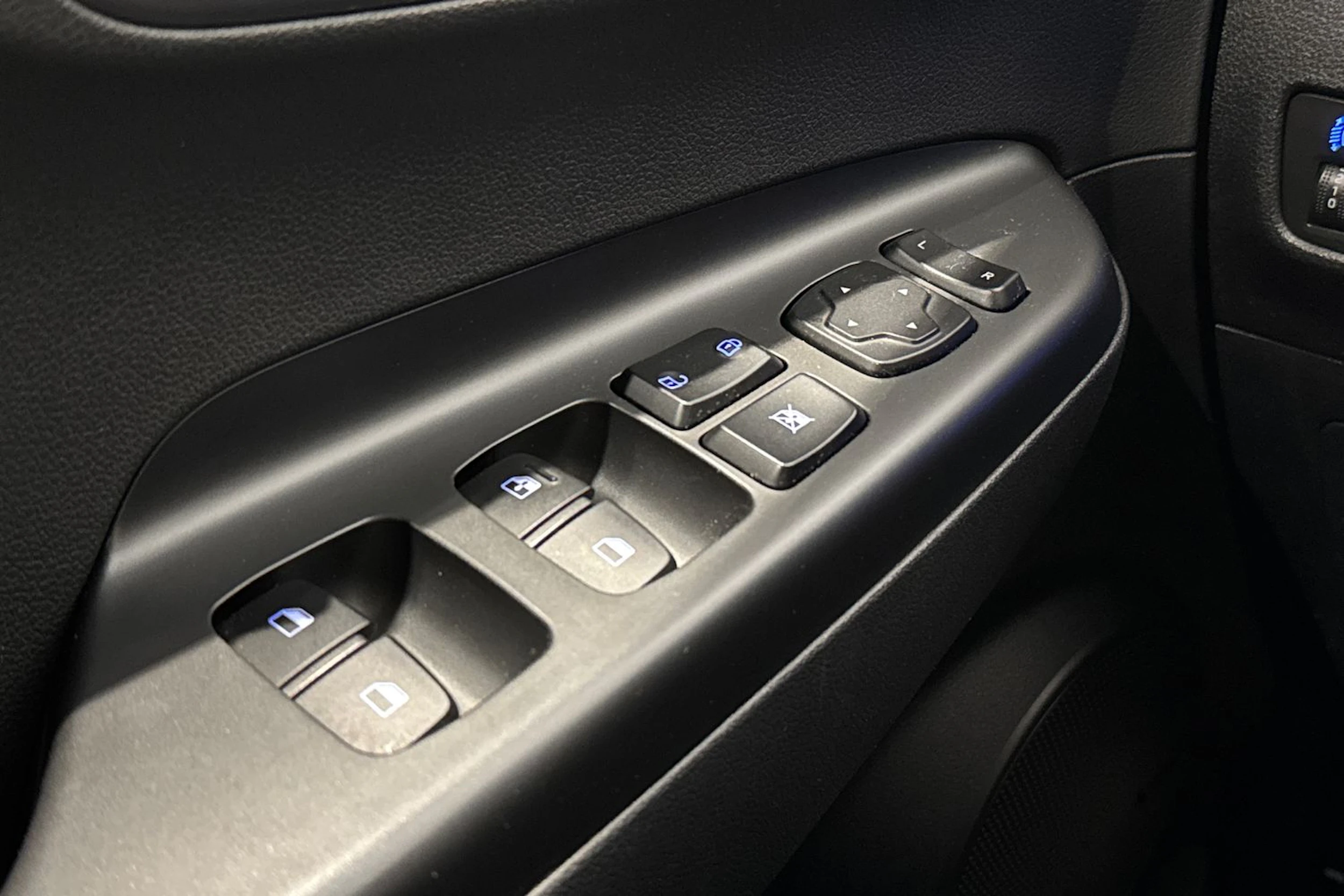 punainen Hyundai KONA 2019 kuva 15.