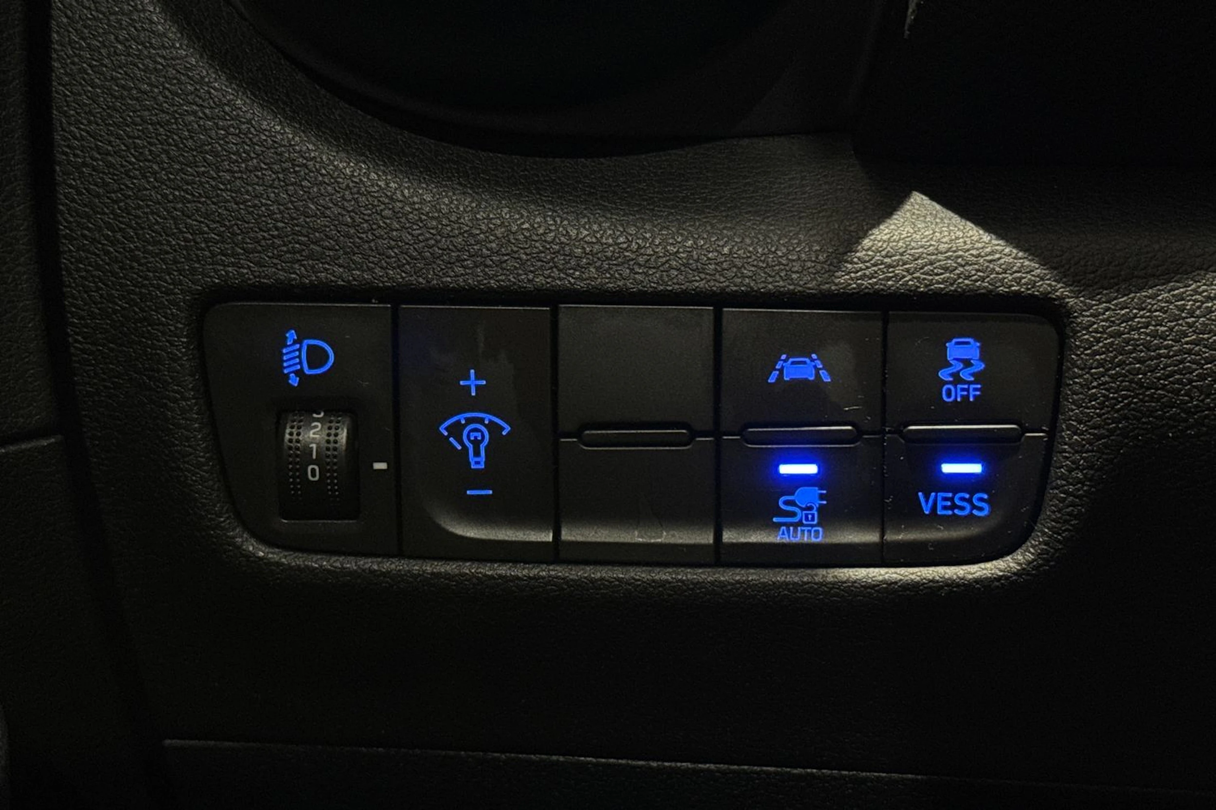 punainen Hyundai KONA 2019 kuva 16.