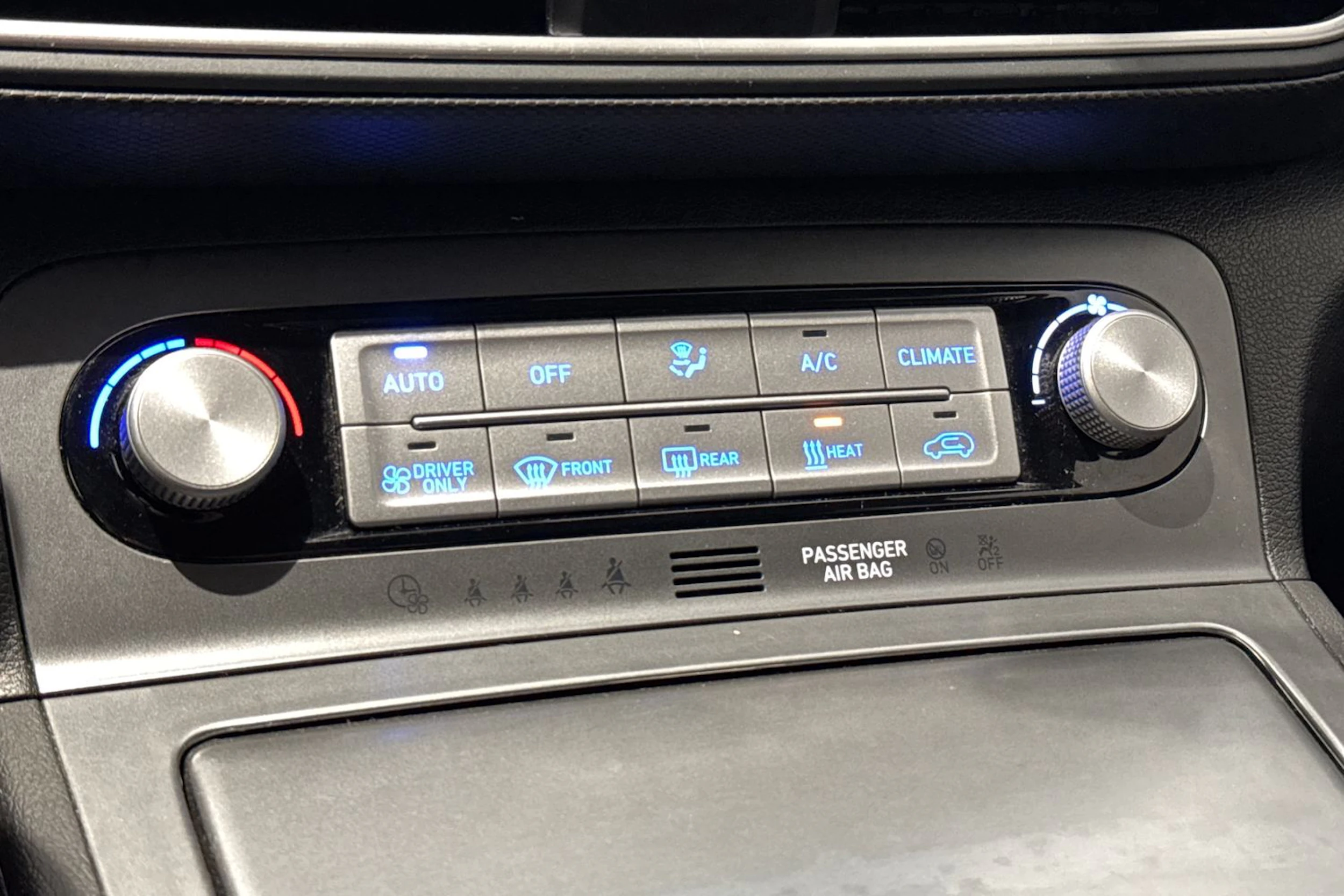 punainen Hyundai KONA 2019 kuva 26.