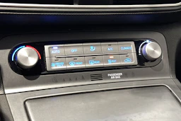 punainen Hyundai KONA 2019 kuva 26.