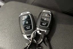 punainen Hyundai KONA 2019 kuva 28.