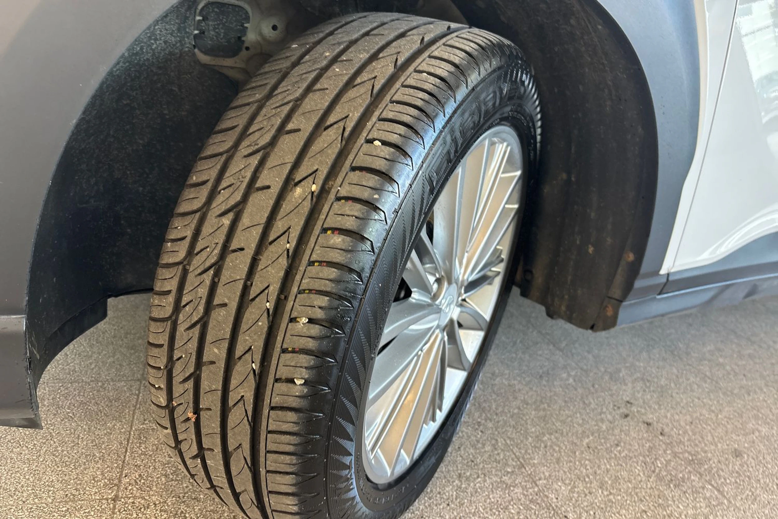 valkoinen Hyundai KONA 2019 kuva 12.