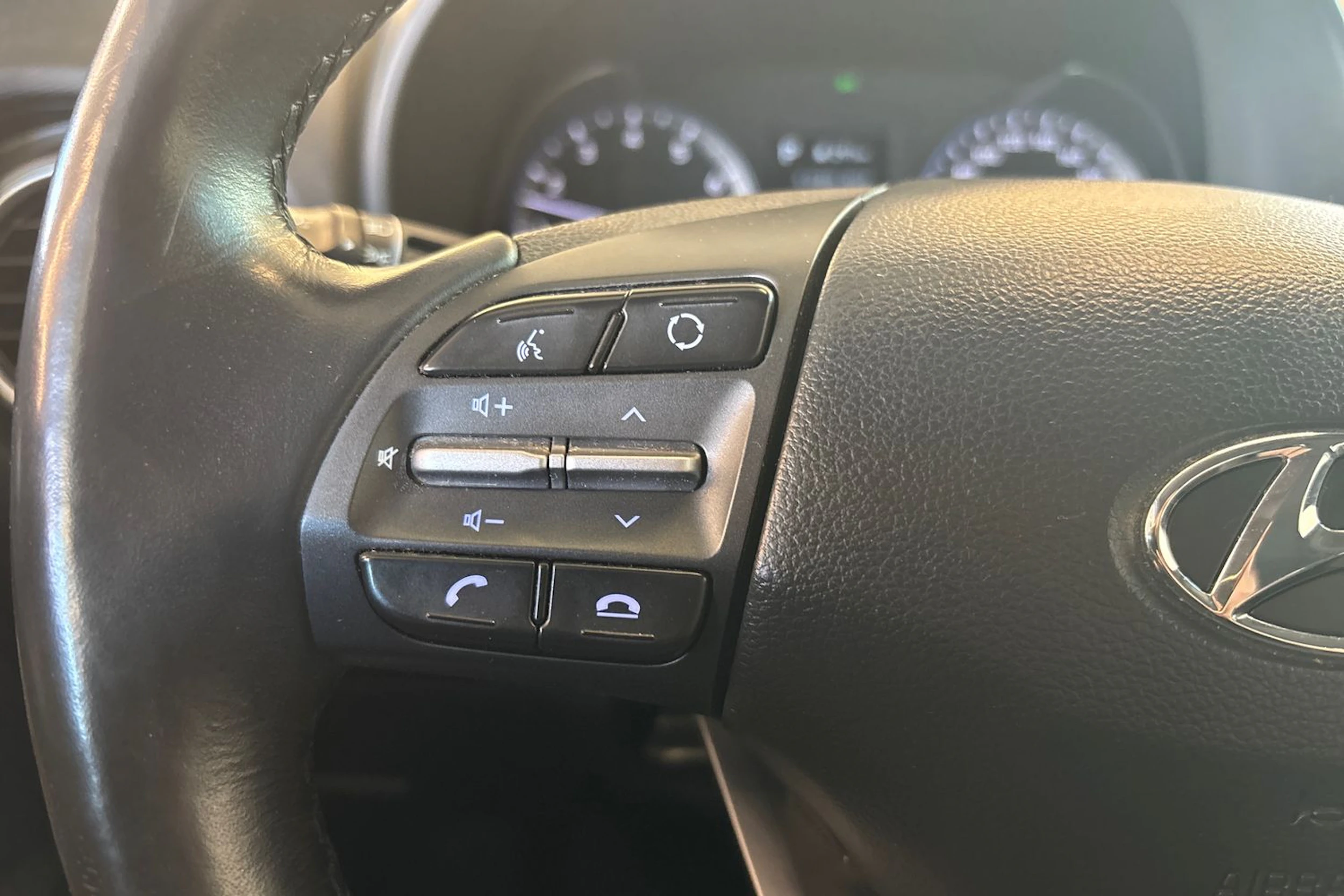 valkoinen Hyundai KONA 2019 kuva 15.