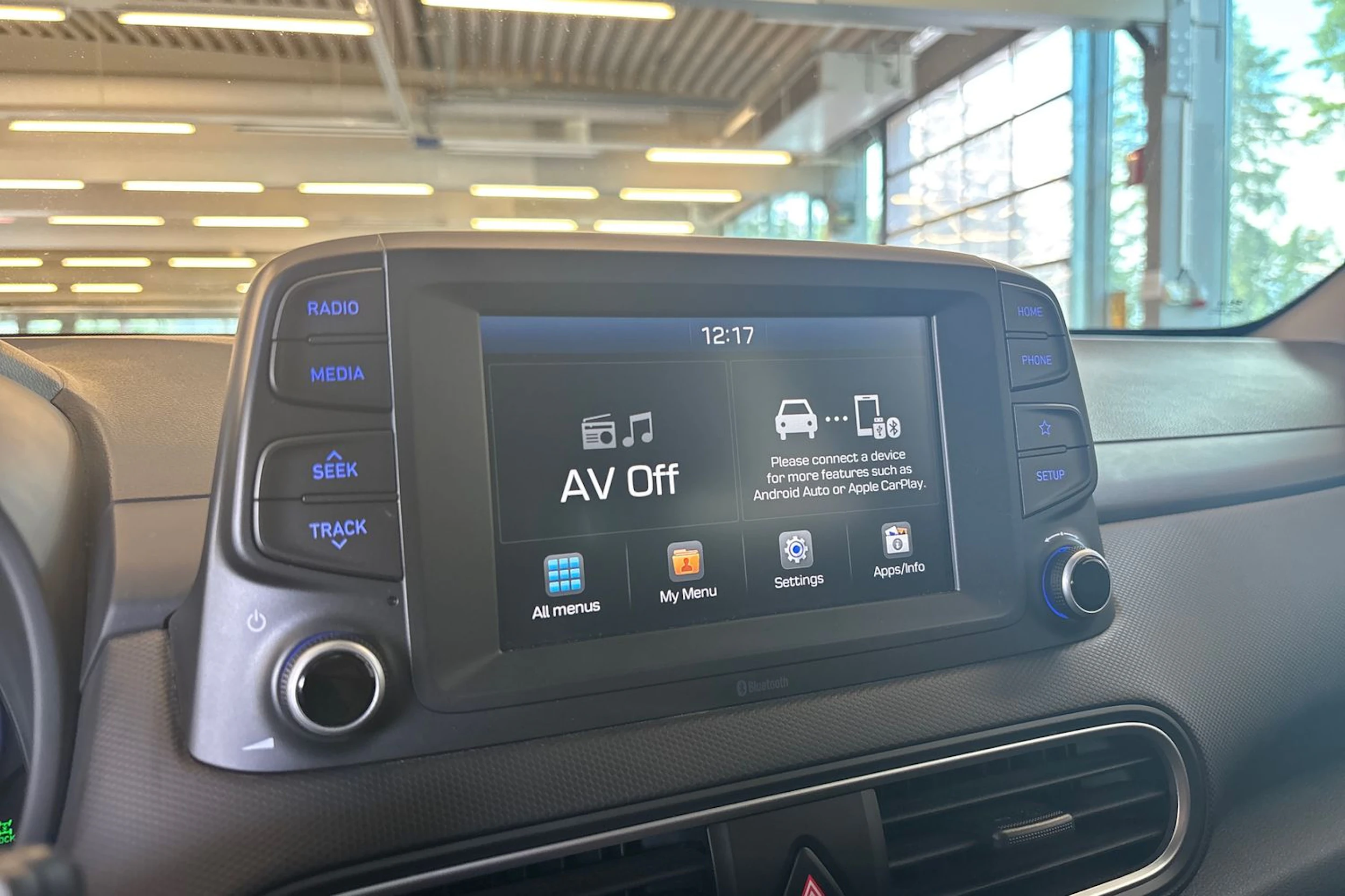 valkoinen Hyundai KONA 2019 kuva 17.