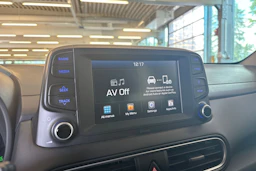 valkoinen Hyundai KONA 2019 kuva 17.