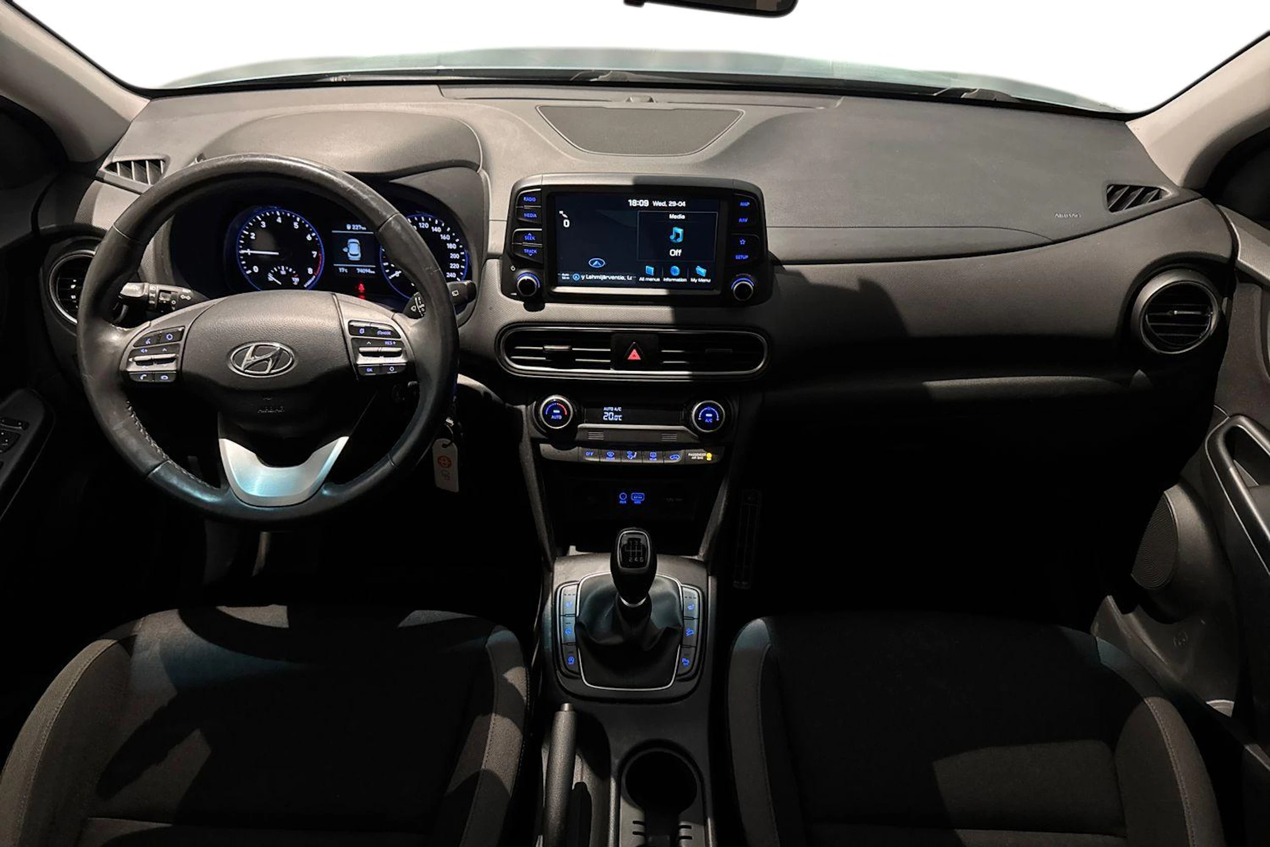 sininen Hyundai KONA 2019 kuva 12.